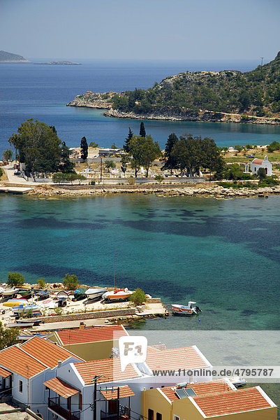 Häuser an einer Bucht der Insel Kastelorizo  Meis  Dodekanes Inseln  Ägäis  Mittelmeer  Griechenland  Europa