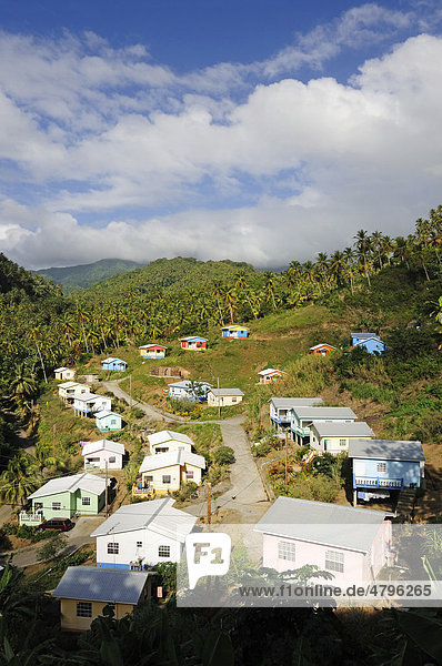 Häuser im Peruvian Vale  St. Vincent  Kleine Antillen  Karibik