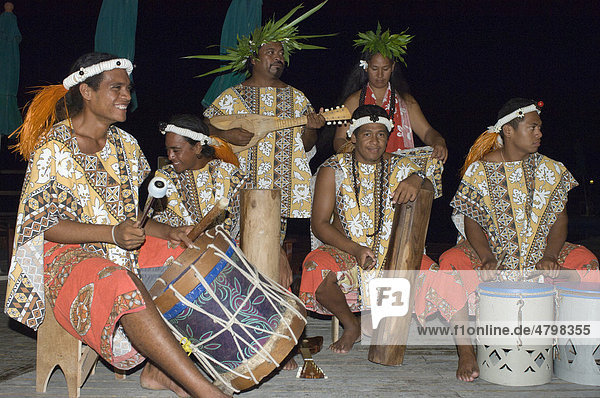 Band  Kia Ora Resort  Rangiroa  Tuamotu Archipelago  French Polynesia  Pacific Ocean