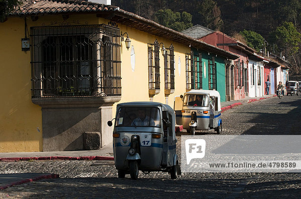 Gebäude aus der Kolonialzeit  Antigua  Guatemala  Zentralamerika
