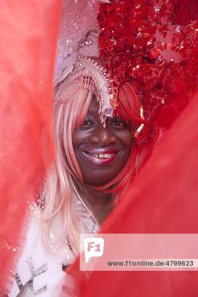 Porträt einer Tänzerin  Notting Hill Carnival  Karneval  London  England  Großbritannien  Europa