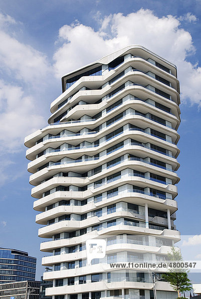 Modernes Wohngebäude  Marco Polo Tower am Grasbrook in der Hafencity  Hamburg  Deutschland  Europa