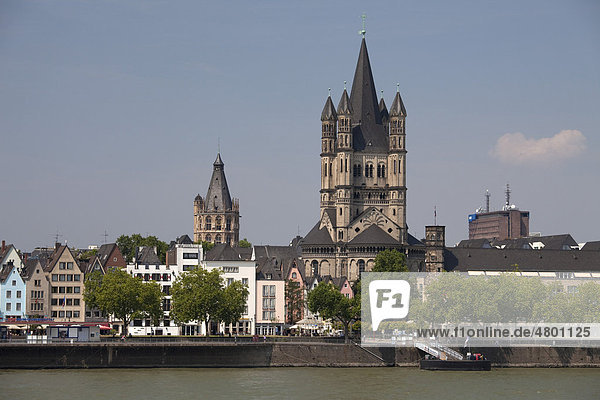 Rheinufer  Altstadt  Rathaus  Groß St. Martin  romanische Kirche  Köln  Nordrhein-Westfalen  Deutschland  Europa