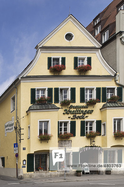 Brauerei Kneitinger  Mutterhaus der ÑKneiì am Arnulfsplatz  seit 1530  Regensburg  UNESCO Welterbe  Oberpfalz  Bayern  Deutschland  Europa
