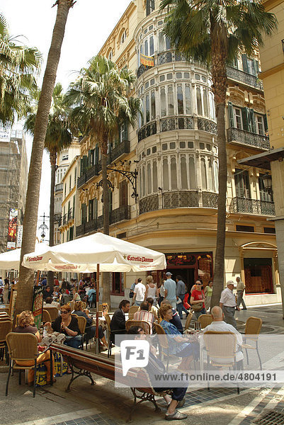 Puerta del Mar  Straße und Flaniermeile in der Altstadt von Malaga  Costa del Sol  Andalusien  Südspanien  Spanien  Europa