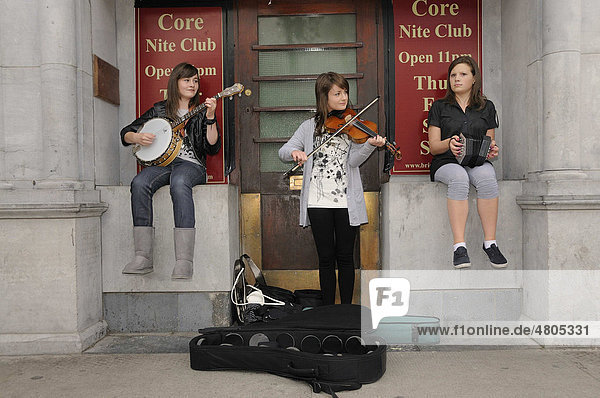 Musicians performing at an Irish session on the street with accordion  fiddle and banjo  Fleadh Cheoil na hEireann  Festival of Music in Ireland  Tullamore  County Offaly  Midlands  Ireland  Europe