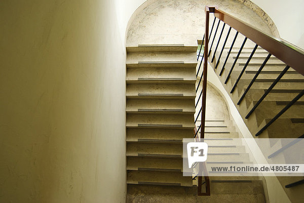 Treppe biegt um eine Ecke