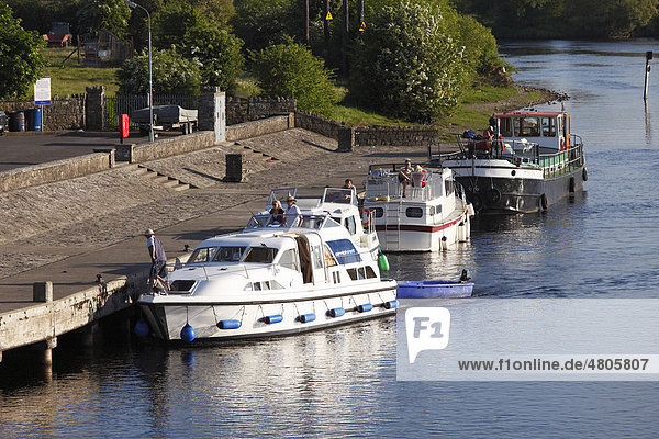 Boats on the Shannon River  Shannonbridge  County Offaly  Leinster  Republic of Ireland  Europe