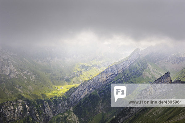 Lichtstimmung in den Appenzeller Alpen vor einem Gewitter mit der angestrahlten Alpsiedlung Meglisalp  Kanton Appenzell-Innerrhoden  Schweiz  Europa