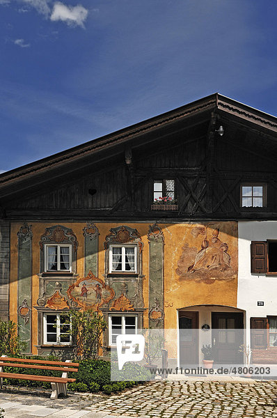 Lüftlmalerei  1764 von Franz Karner  an einem alten Bauernhaus  Im Gries  Goethestraße 28  Mittenwald  Oberbayern  Bayern  Deutschland  Europa