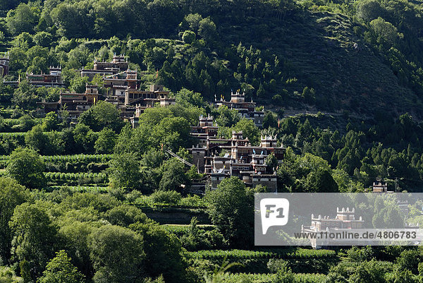 Tibetische Häuser  Architektur im alten Kham im Dorf Joaju Zangzhai  Danba  heutiges Sichuan  China  Asien