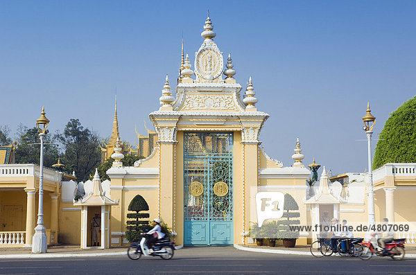 Siegestor  Königspalast  Phnom Penh  Kambodscha  Indochina  Südostasien  Asien