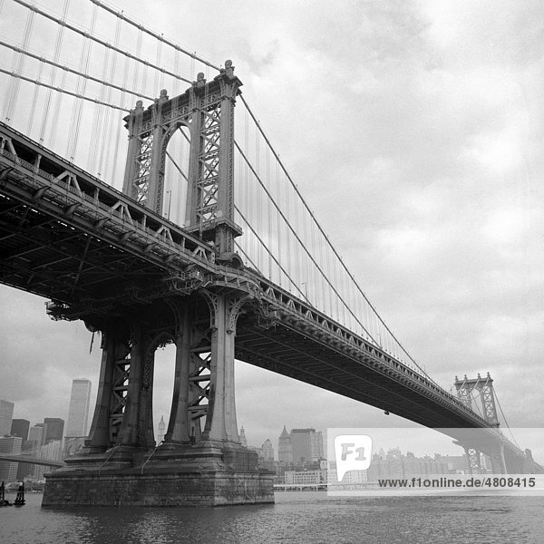 Brooklyn Bridge vor 2001  New York  USA