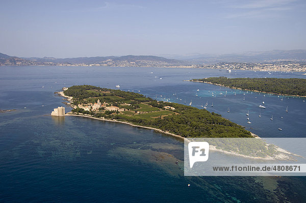 Luftaufnahme  Insel Ile Saint-Honorat  Iles de Lerins Inselgruppe  Frankreich  Cote d'Azur  Europa
