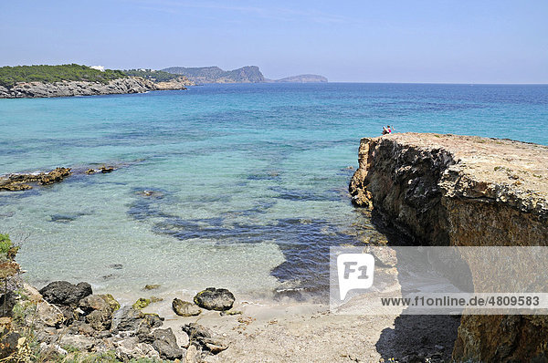 Cala Nova  Strand  Santa Eularia des Riu  Santa Eularia del Rio  Ibiza  Pityusen  Balearen  Insel  Spanien  Europa