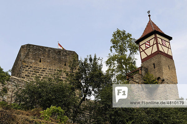 Links der Rote Turm  rechts das Nürnberger Türmchen  17. Jh.  Bad Wimpfen  Baden-Württemberg  Deutschland  Europa