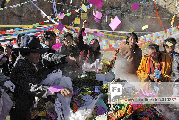 Offerings from Tibetan pilgrims at a ceremony at Namtso Lake  Heavenly Lake  Tibetan  China  Asia