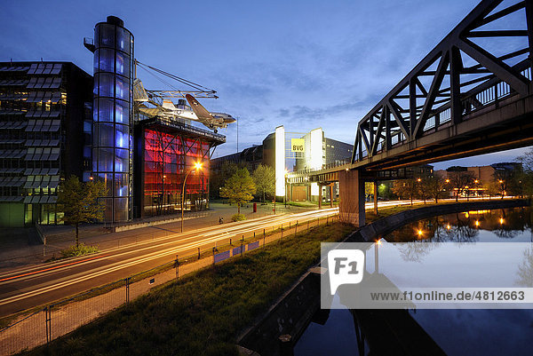 Deutsches Technikmuseum Berlin früher Museum für Verkehr und Technik U-Bahn Brücke über den Landwehrkanal Tempelhofer Ufer Kreuzberg Berlin Deutschland Europa