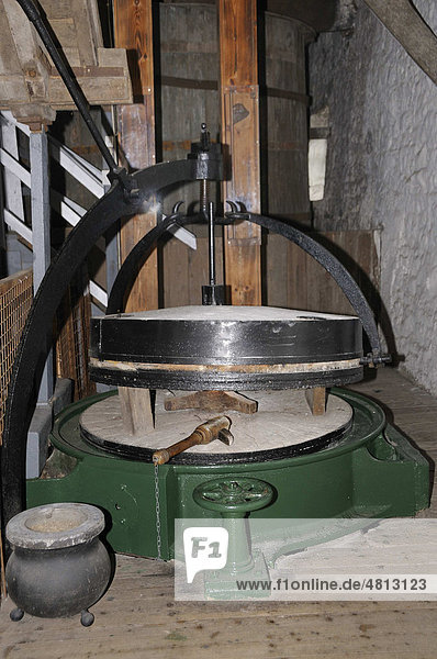 Grinder for unmalted barley  wheat and rye  powered by a water wheel  Locke's Distillery  the oldest licensed whiskey distillery in the world  Kilbeggan  Westmeath  Midlands  Ireland  Europe