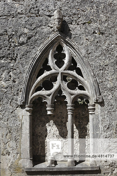 Kirchenfenster in Kilfenora Cathedral  Burren  County Clare  Republik Irland  Europa