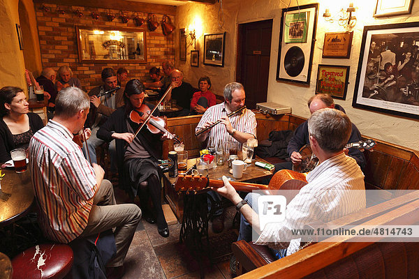 Band in O'Connor's Pub  Doolin  County Clare  Ireland  Europe
