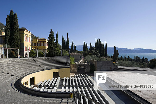 Freilichttheater auf dem Gelände Vittoriale degli Italiani Siegerdenkmal der Italiener Anwesen des italienischen Dichters Gabriele D'Annunzio Gardone Riviera Gardasee Italien Europa
