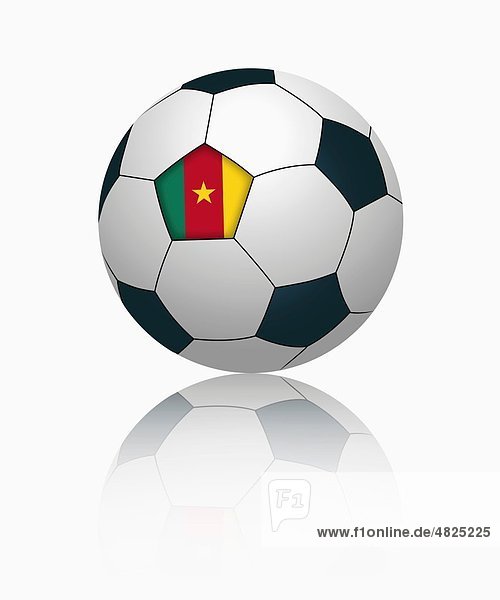 Kamerun Flagge auf Fußball  Nahaufnahme
