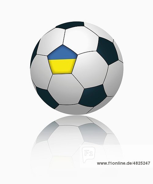 Ukrainische Flagge auf Fußball  Nahaufnahme