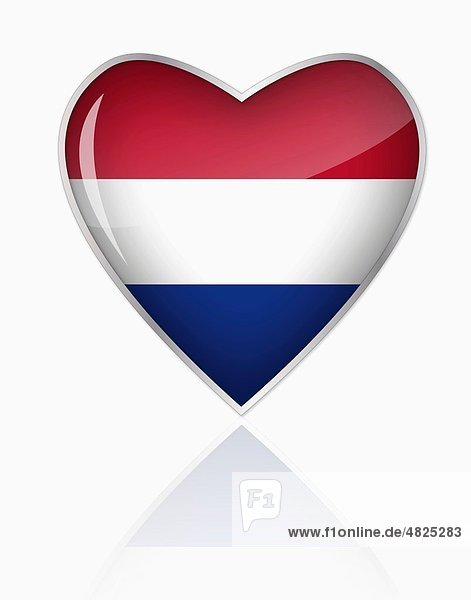 Holländische Flagge in Herzform auf weißem Hintergrund