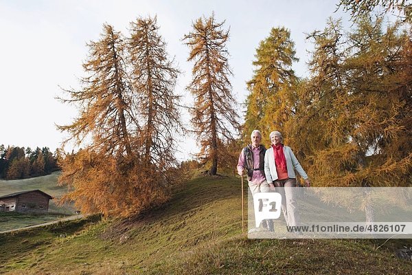 Italien  Südtirol  Reife Paarwanderungen auf Dolomiten
