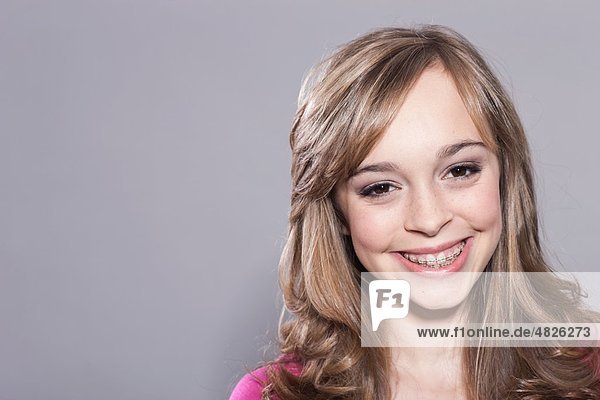 Teenager Mädchen lächelnd  Portrait