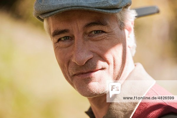 Italien  Kastelruth  Reifer Mann lächelnd  Portrait