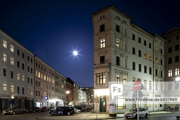 Gründerzeitbebauung in der Dresdener Straße  Oranienplatz  Kreuzberg  Berlin  Deutschland  Europa