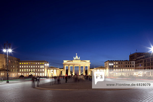 Brandenburg Gate Pariser Platz square Berlin-Mitte Berlin Germany Europe