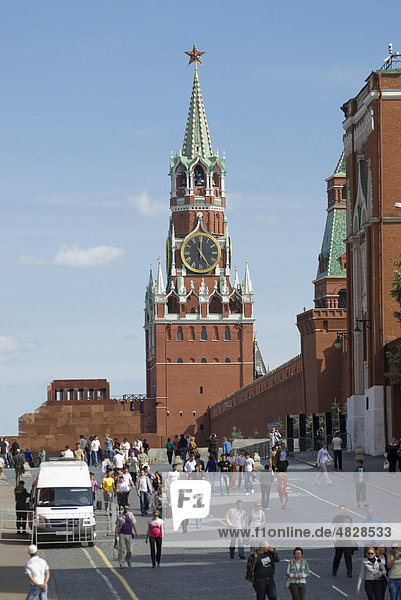 Moskauer Kreml mit Erlöserturm  Moskau  Russland