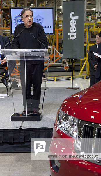 Chrysler-Geschäftsführer Sergio Marchionne spricht bei der Vorstellung des neuen Jeep Grand Cherokee von Chrysler im Jefferson North Montagewerk  Detroit  Michigan  USA