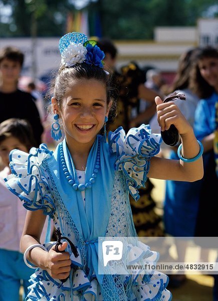 Bow  Armband  Kastagnetten  Kostüm  Europa  Europäische  Fair  Mädchen  glücklich  halten  halten  Urlaub  Landmark  Halskette  Außenaufnahme  Ou
