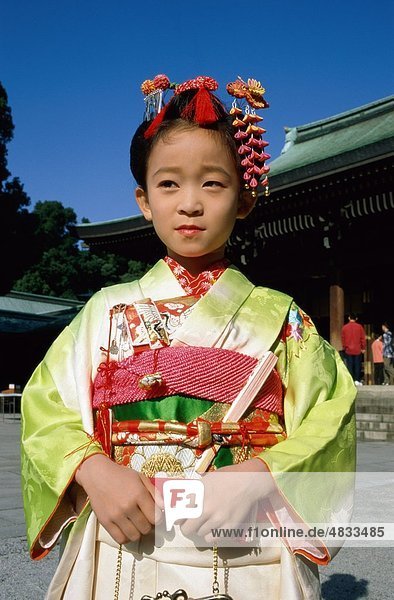 Asia  Asian  Kind  Kostüm  Mädchen  Urlaub  Japan  Japanisch  Landmark  im Freien  Menschen  poser  Posing  Tourismus  Reisen  Urlaub