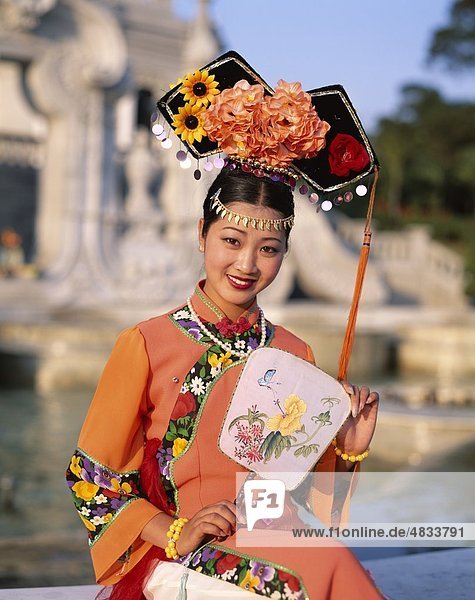 Asien  Peking  Peking  China  Holiday  Landmark  Modell  Released  Tourismus  Tracht  Urlaub  Reisen  Frau