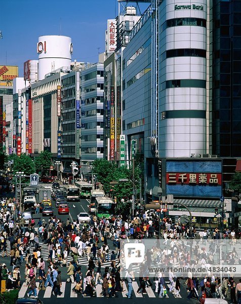 Asien Verbraucher Menschenmenge Urlaub Honshu Japan Landmark Menschen Shibuya Shopper Straßenszene Tokio Tourismus Reisen Vacat