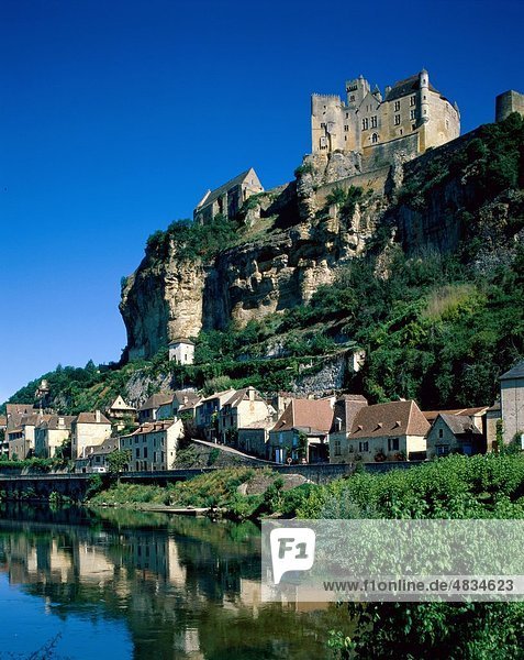 Beynac  Chateau  Dordogne  Frankreich  Europa  Urlaub  Wahrzeichen  Fluss  Tourismus  Reisen  Ferienhäuser