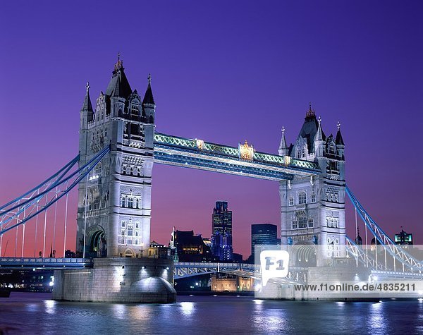 England  Deutschland  Großbritannien  Urlaub  Landmark  London  Nacht  Thames River  Tourismus  Towerbridge  Reisen  Urlaub
