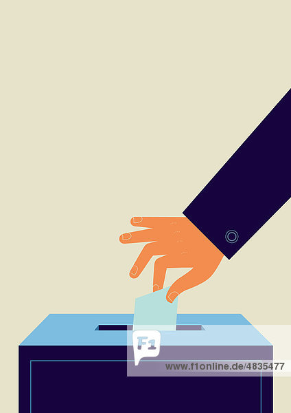 Hand steckt Wahlzettel in Wahlurne