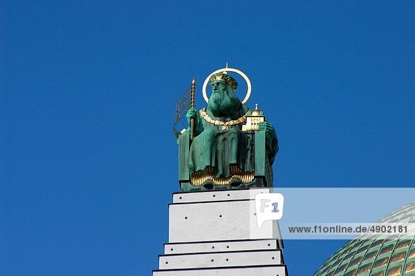 saint figure in front of the Otto Wagner church at the Steinhof sanatorium
