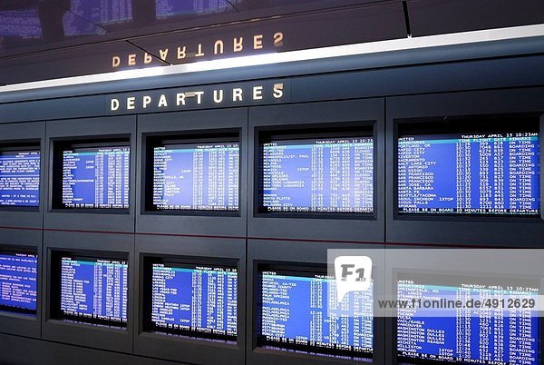 Flughafen  Globalisierung  groß  großes  großer  große  großen  Bildschirm  Abreise