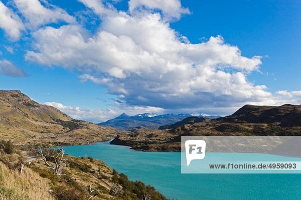 Südamerika Chile Patagonien Blick auf cuernos del paine mit Fluss rio paine