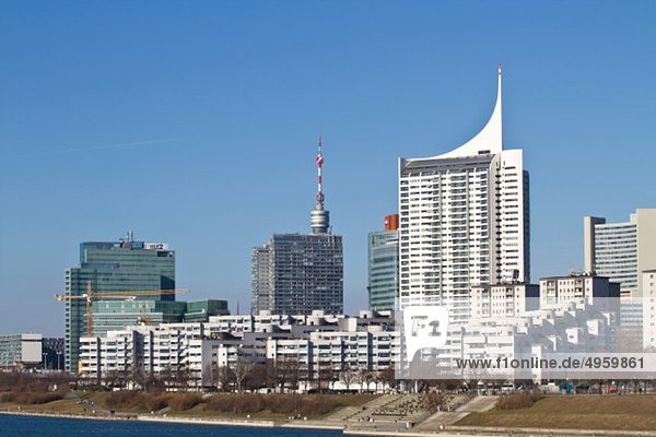 Österreich Wien Donauturm Blick auf Skyline und Turm
