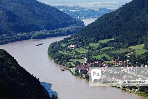 Österreich  Niederösterreich  Wachau  Waldviertel  Blick auf Berge und Donau
