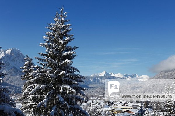 Deutschland  Bayern  Oberbayern  Garmisch-Partenkirchen  Blick auf Lechtaler Alpen mit Danielberg