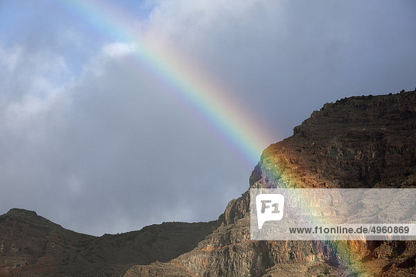 Spanien  Kanarische Inseln  La Gomera  Blick auf den Regenbogen auf das Tal gran rey